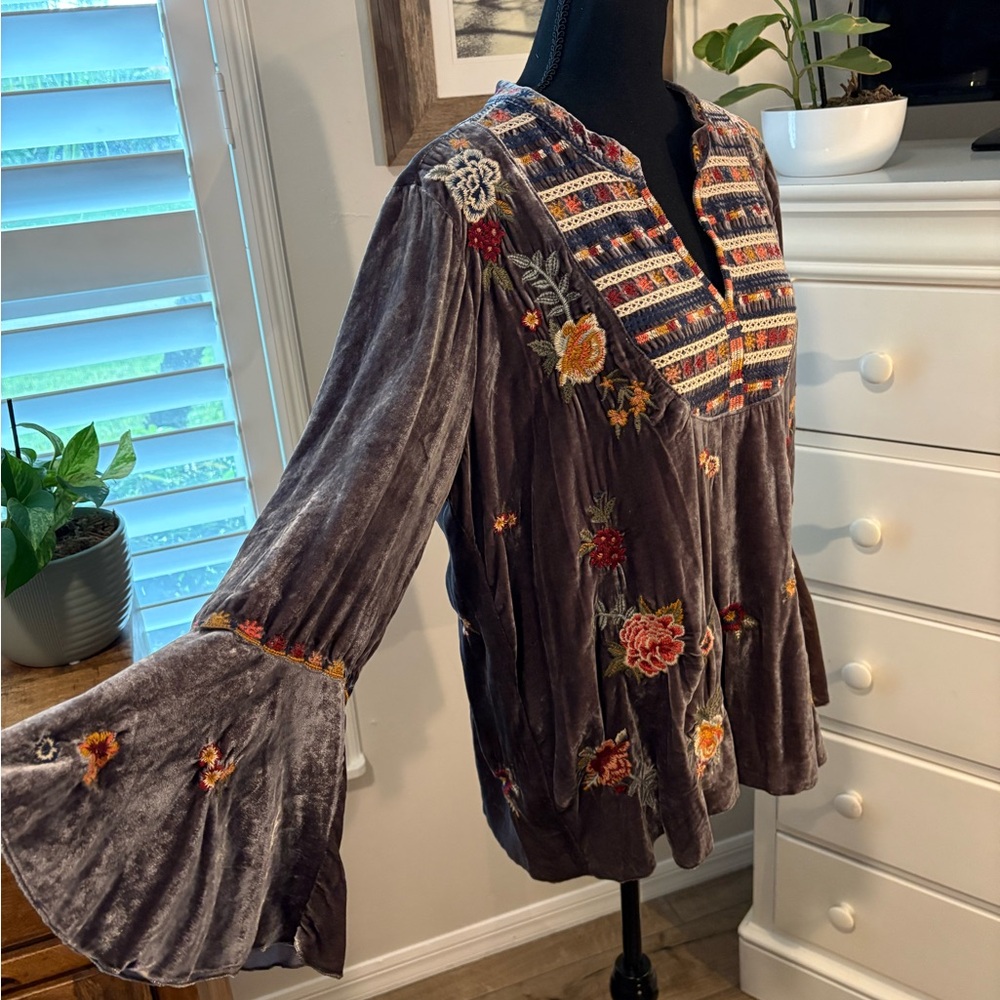 Johnny Was NWT Sisilia Velvet Flare Sleeve Blouse - Pewter, L - Picture 5 of 10